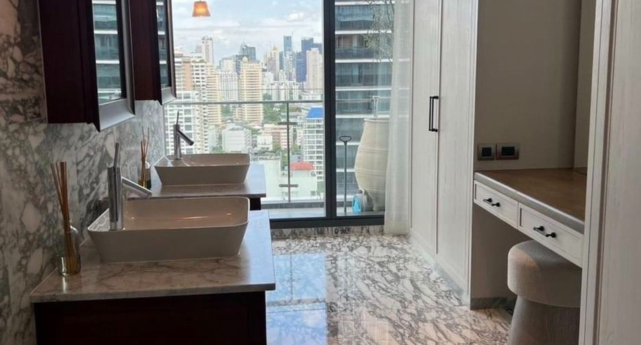 Condo en alquiler y en venta de 3 habitaciones en Watthana, Bangkok