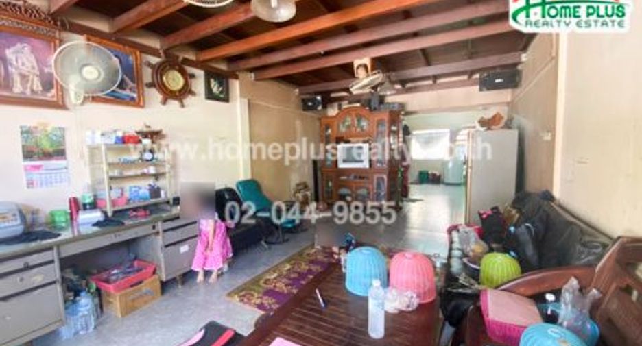 For sale 3 Beds retail Space in Bang Sao Thong, Samut Prakan