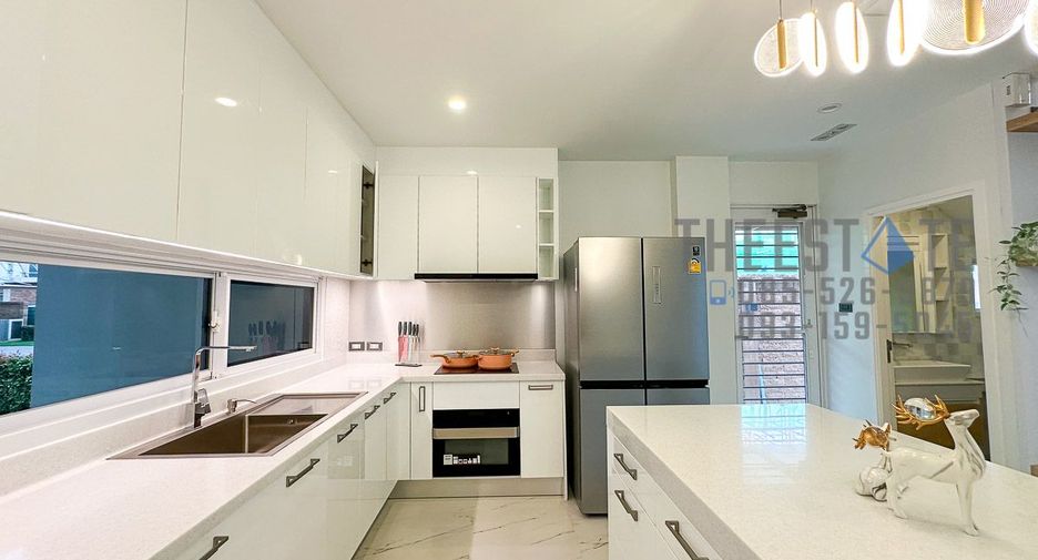 For rent 4 bedrooms house in San Kamphaeng, Chiang Mai