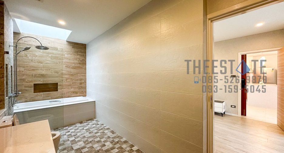 For rent 4 bedrooms house in San Kamphaeng, Chiang Mai