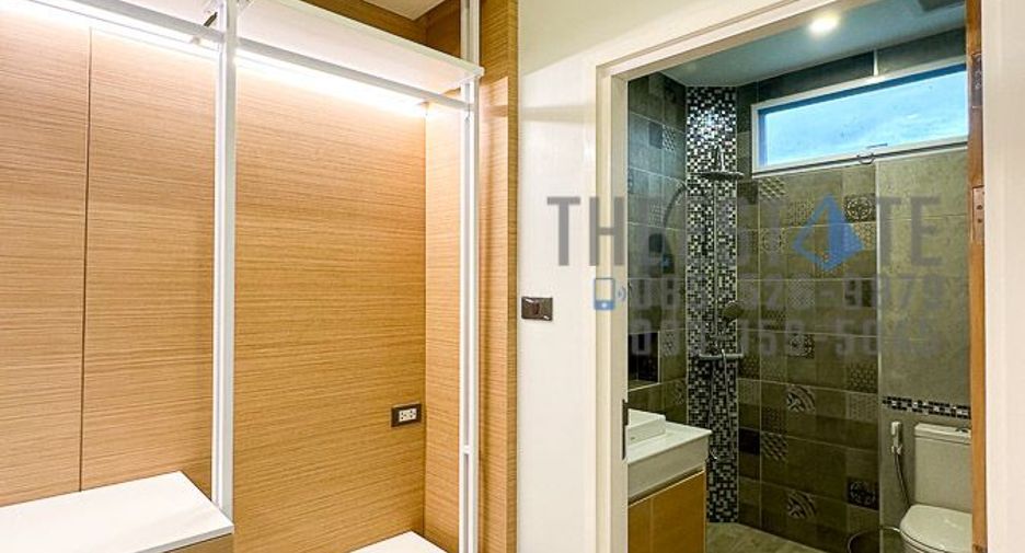 For rent 4 bedrooms house in San Kamphaeng, Chiang Mai