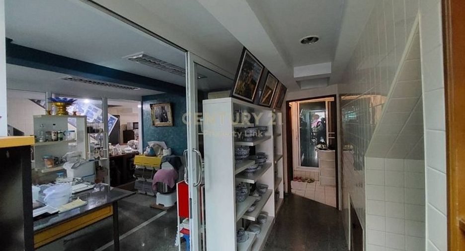 For sale 4 bedrooms retail Space in Bang Na, Bangkok