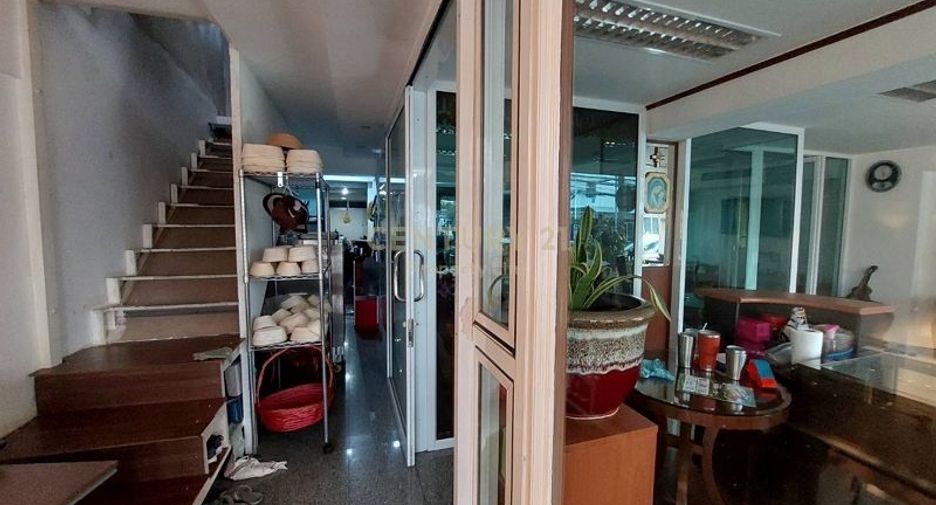 For sale 4 bedrooms retail Space in Bang Na, Bangkok