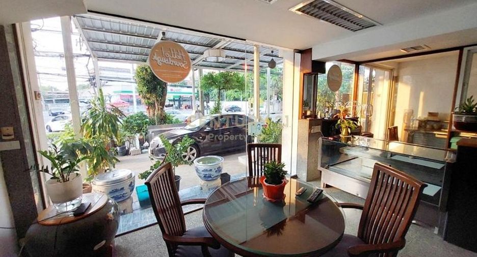 For sale 4 bedrooms retail Space in Bang Na, Bangkok