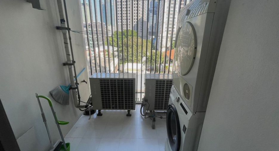 For rent 2 bedrooms condo in Khlong Toei, Bangkok