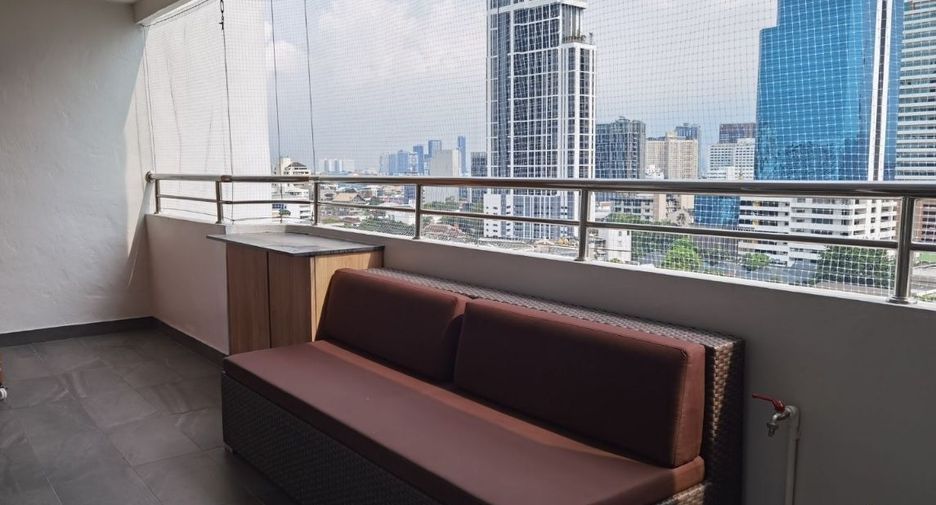 For sale 3 bed condo in Watthana, Bangkok