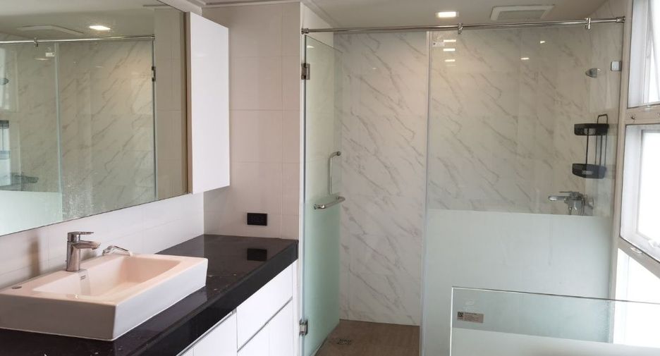 For sale 3 bed condo in Watthana, Bangkok