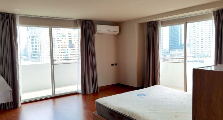 For sale 3 bed condo in Watthana, Bangkok