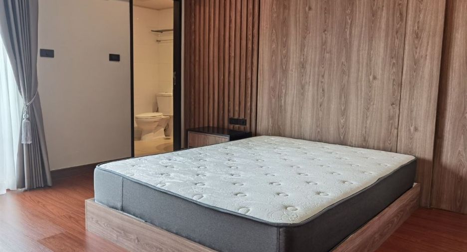 For sale 3 bed condo in Watthana, Bangkok