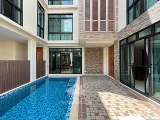For rent 4 Beds house in Khlong Toei, Bangkok