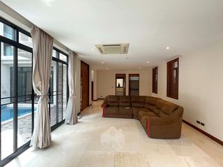 For rent 4 Beds house in Khlong Toei, Bangkok