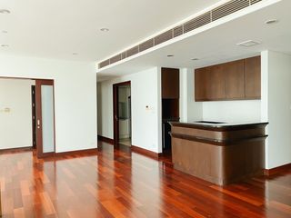 For rent 4 bedrooms condo in Pathum Wan, Bangkok
