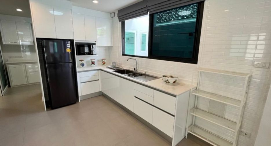 For rent 4 ベッドルーム house in Phaya Thai, Bangkok
