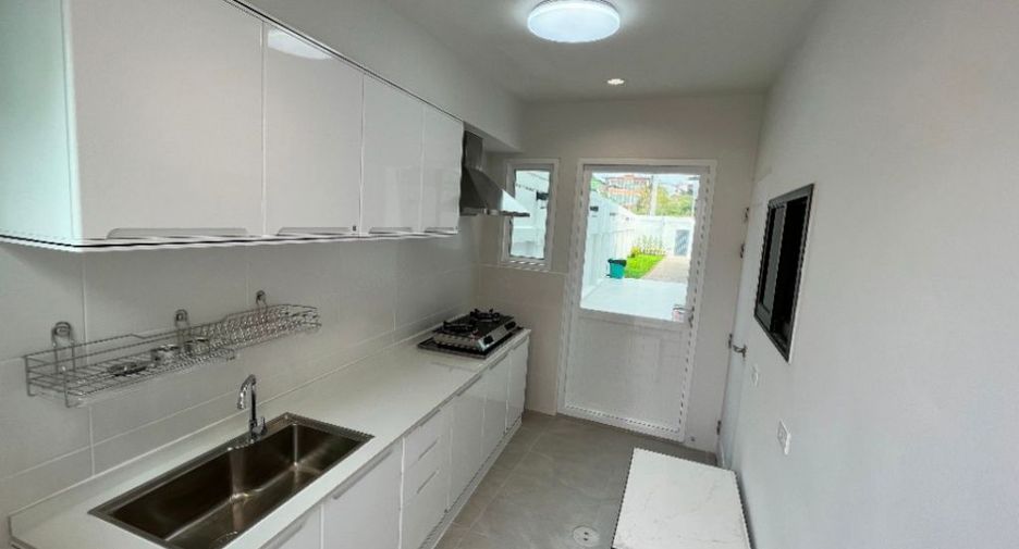For rent 4 ベッドルーム house in Phaya Thai, Bangkok