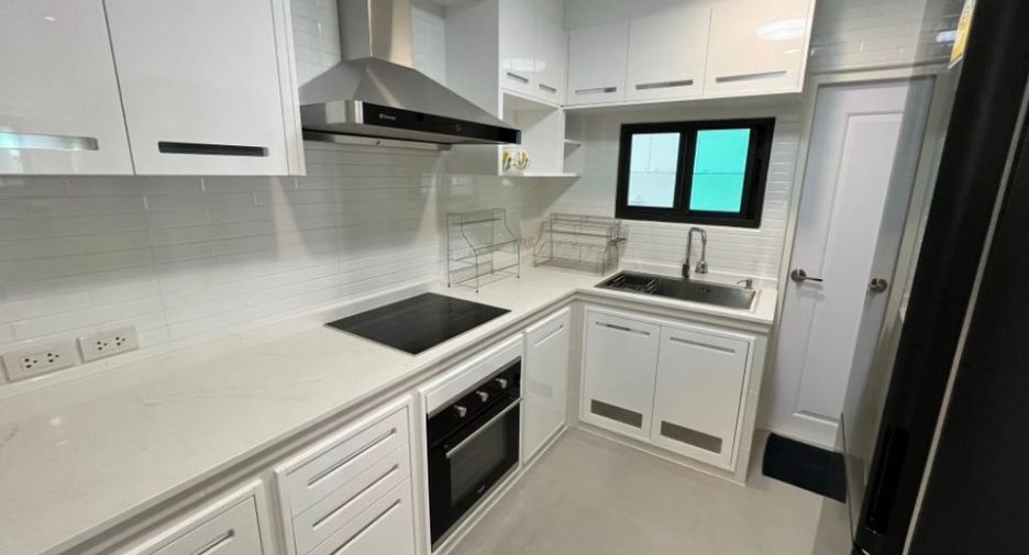 For rent 4 ベッドルーム house in Phaya Thai, Bangkok