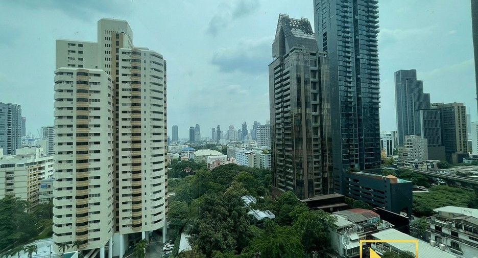 For rent 2 bedrooms condo in Khlong Toei, Bangkok