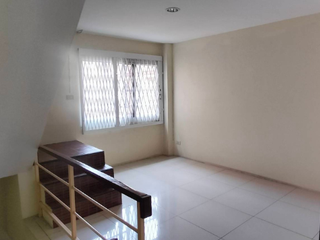 Casa adosada en venta de 4 habitaciones en Bang Na, Bangkok