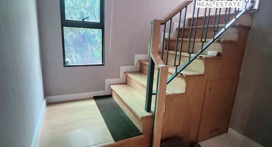 For sale 4 bedrooms house in Don Mueang, Bangkok