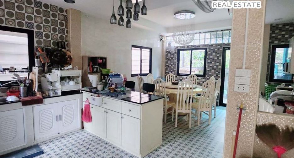For sale 4 bedrooms house in Don Mueang, Bangkok