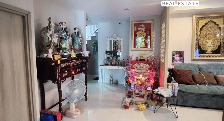 For sale 4 bedrooms house in Don Mueang, Bangkok