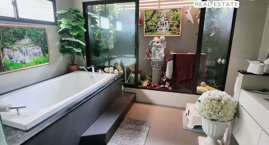 For sale 4 bedrooms house in Don Mueang, Bangkok
