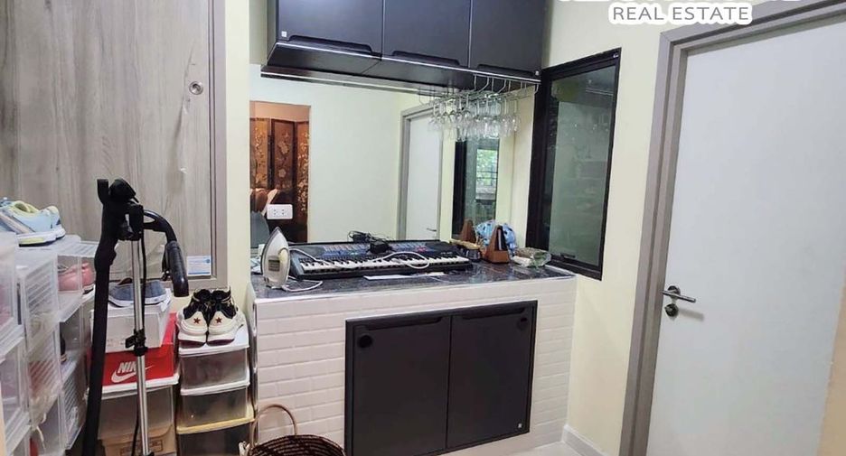 For sale 4 bedrooms house in Don Mueang, Bangkok
