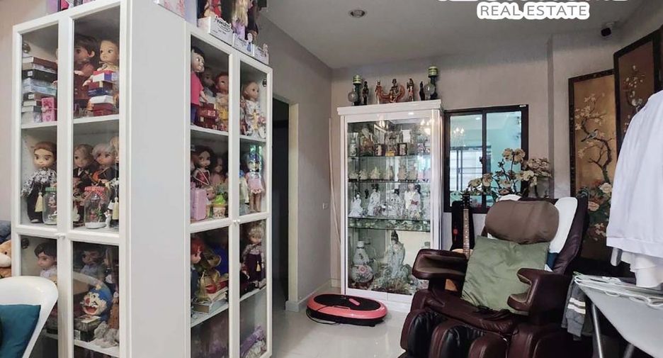 For sale 4 bedrooms house in Don Mueang, Bangkok