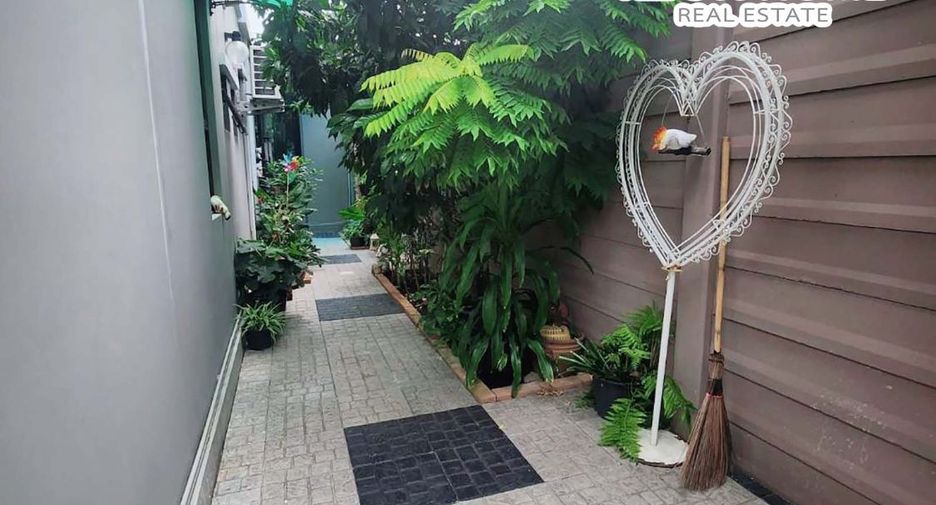 For sale 4 bedrooms house in Don Mueang, Bangkok