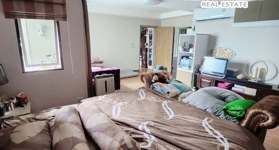 For sale 4 bedrooms house in Don Mueang, Bangkok