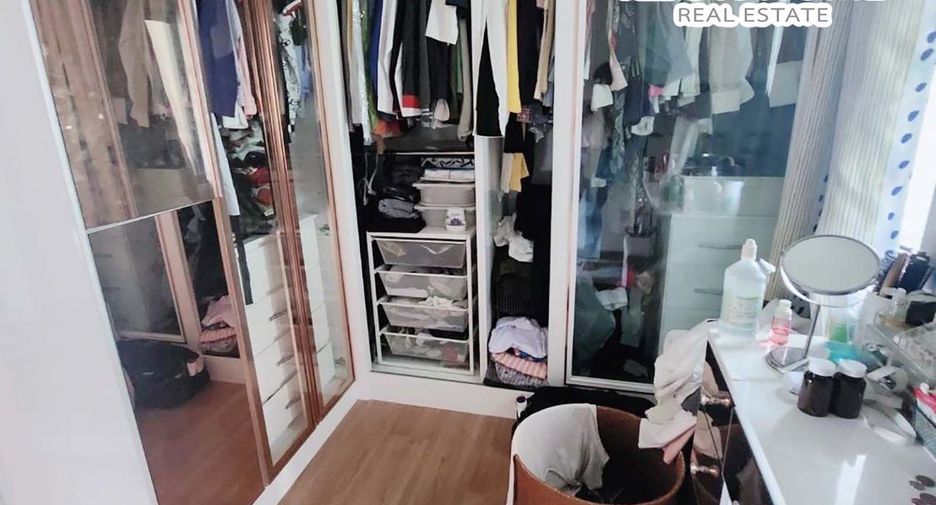 For sale 4 bedrooms house in Don Mueang, Bangkok