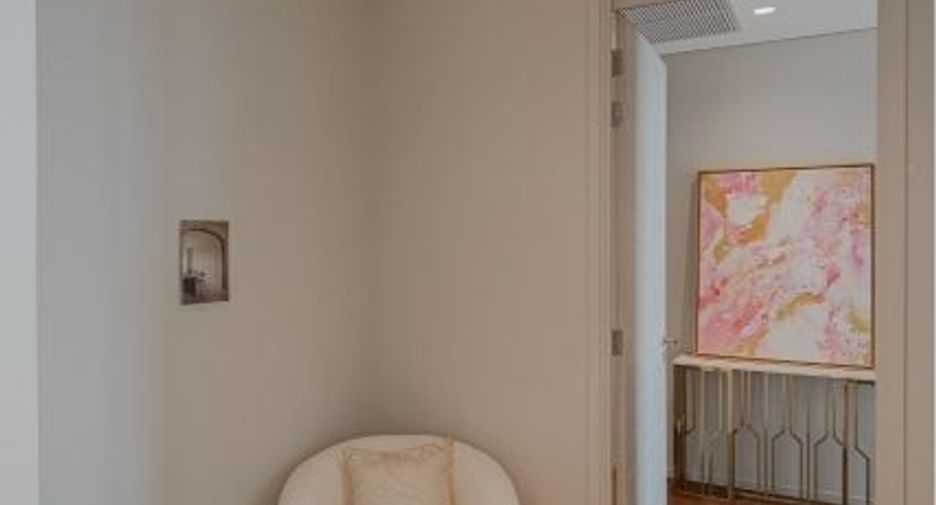 For rent 3 bedrooms condo in Pathum Wan, Bangkok