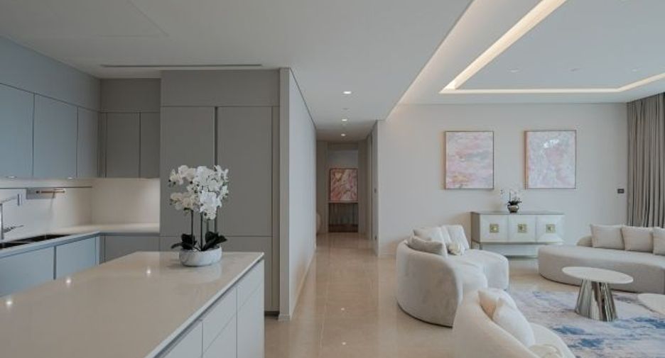 For rent 3 bedrooms condo in Pathum Wan, Bangkok