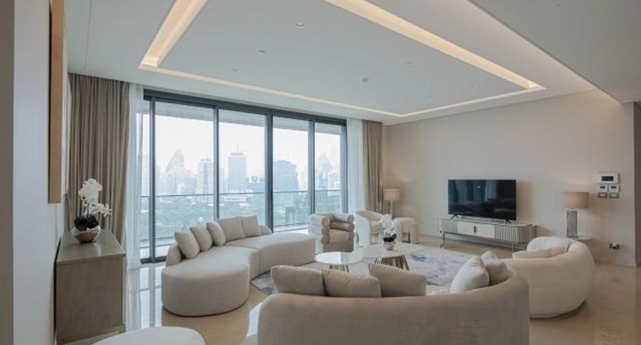For rent 3 bedrooms condo in Pathum Wan, Bangkok