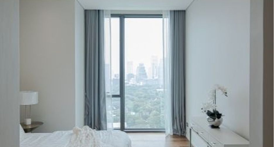 For rent 3 bedrooms condo in Pathum Wan, Bangkok