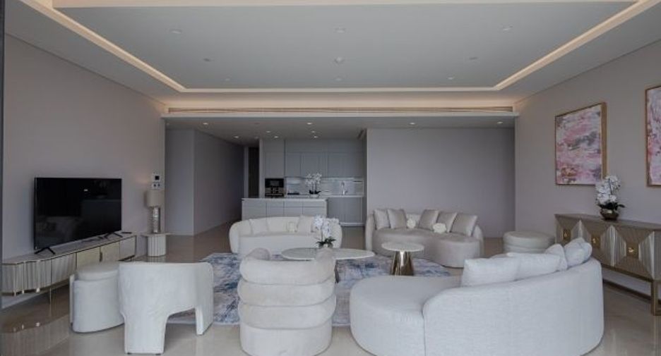 For rent 3 bedrooms condo in Pathum Wan, Bangkok