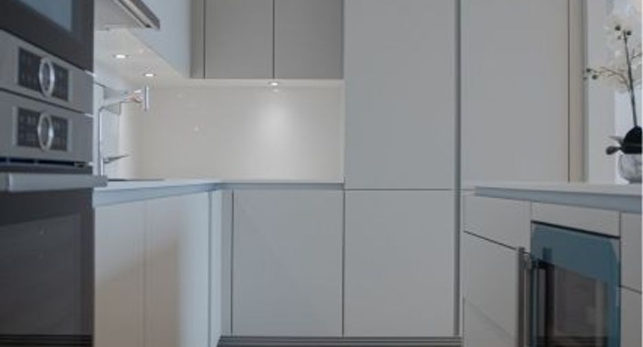 For rent 3 bedrooms condo in Pathum Wan, Bangkok