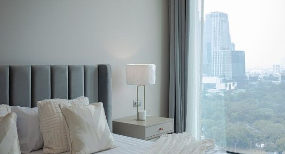 For rent 3 bedrooms condo in Pathum Wan, Bangkok