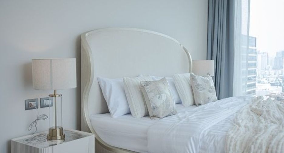 For rent 3 bedrooms condo in Pathum Wan, Bangkok