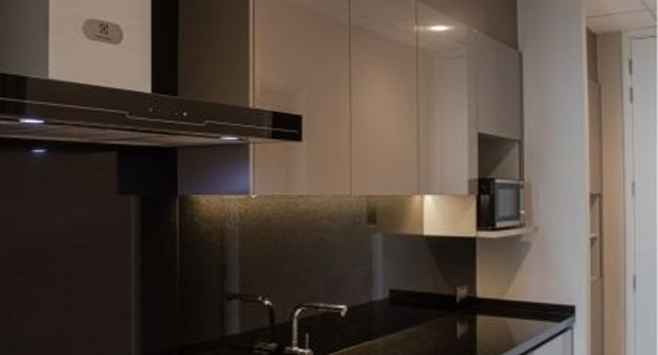 For rent 3 bedrooms condo in Pathum Wan, Bangkok