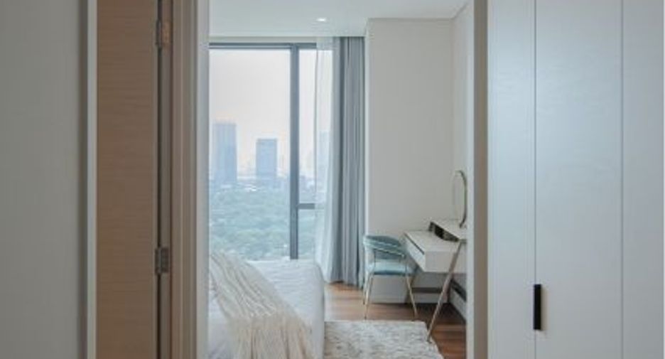 For rent 3 bedrooms condo in Pathum Wan, Bangkok