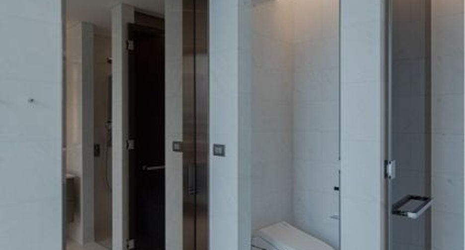 For rent 3 bedrooms condo in Pathum Wan, Bangkok