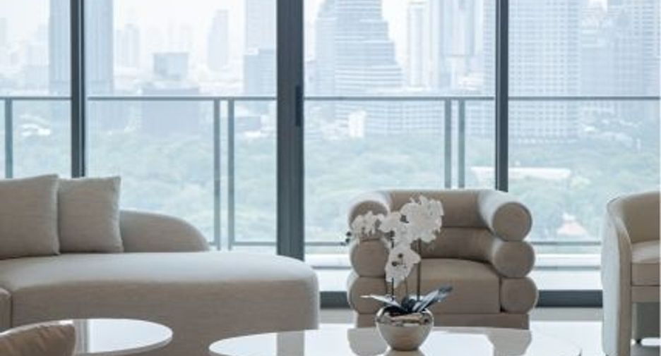For rent 3 bedrooms condo in Pathum Wan, Bangkok