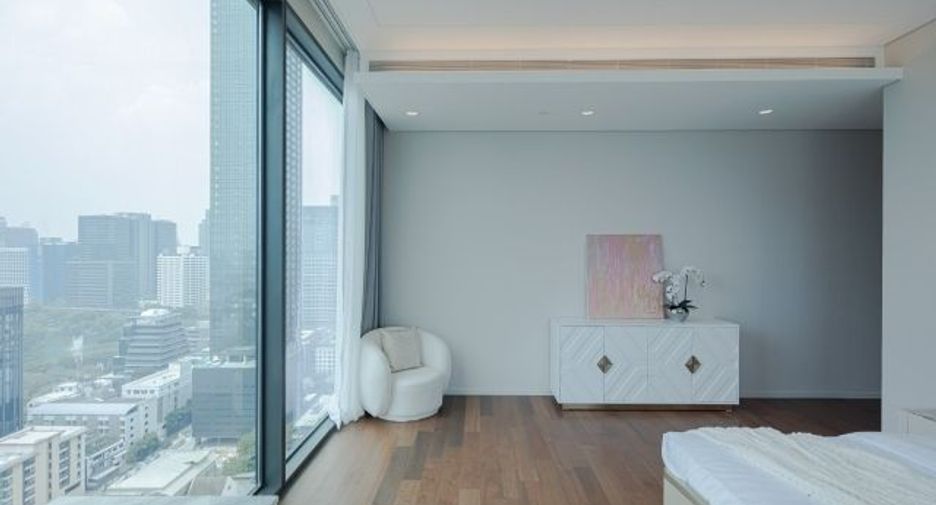 For rent 3 bedrooms condo in Pathum Wan, Bangkok