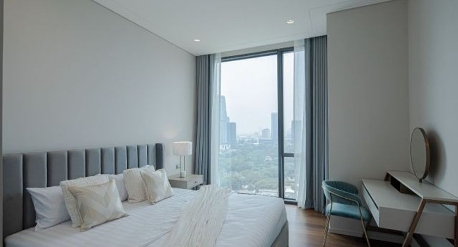 For rent 3 bedrooms condo in Pathum Wan, Bangkok