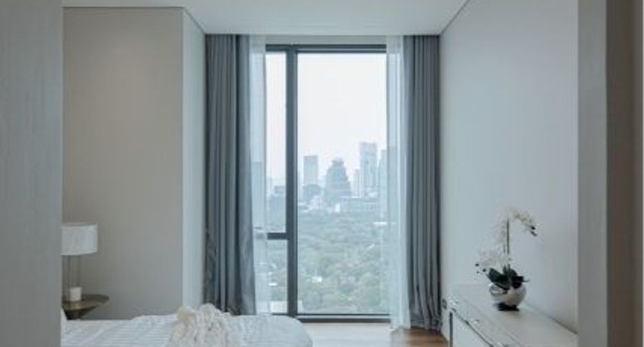 For rent 3 bedrooms condo in Pathum Wan, Bangkok