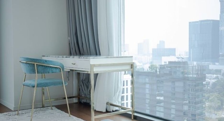 For rent 3 bedrooms condo in Pathum Wan, Bangkok
