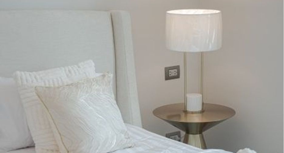 For rent 3 bedrooms condo in Pathum Wan, Bangkok