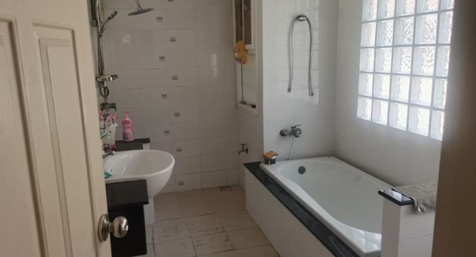 For sale 4 bedrooms house in Mueang Chon Buri, Chonburi