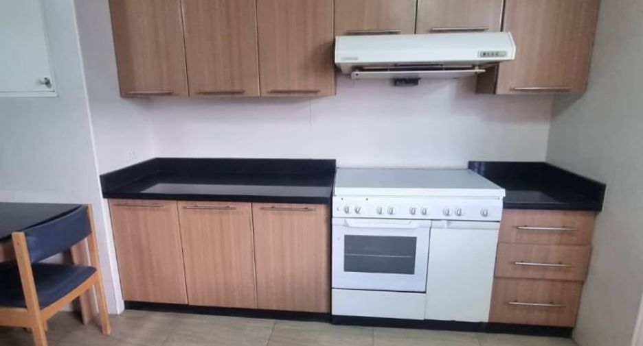 Condo en alquiler de 3 habitaciones en Khlong Toei, Bangkok