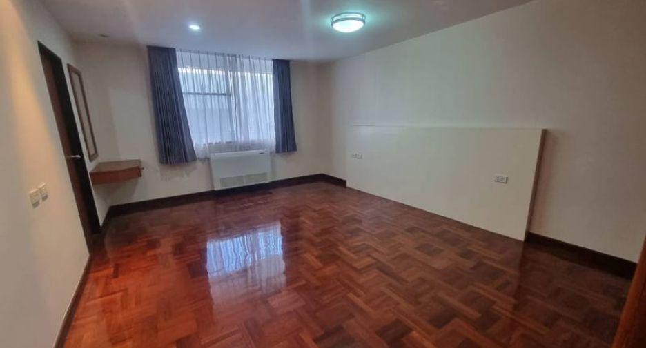 Condo en alquiler de 3 habitaciones en Khlong Toei, Bangkok